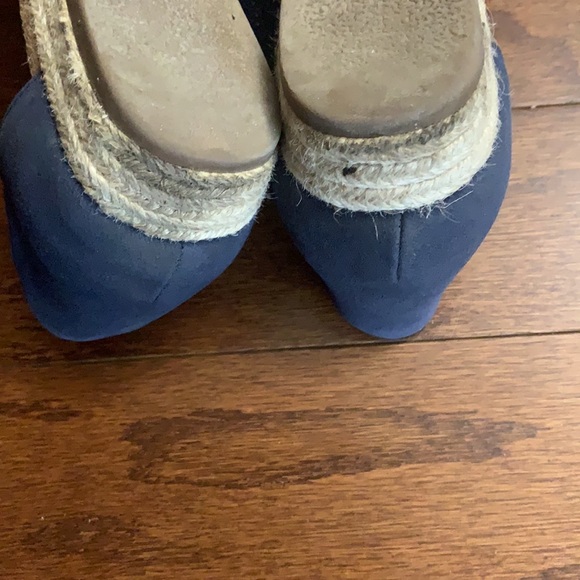 Donating Impo Sandals Criss-cross strap design GUC Sz 7 1/2 - Picture 6 of 8